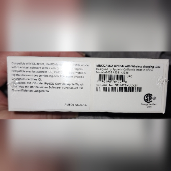 NWT AirPods With Wireless Charging Case White - Picture 10 of 11